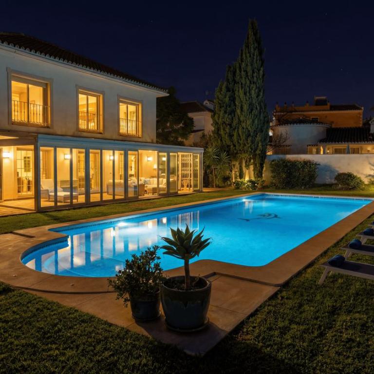 VACATION MARBELLA I Villa Bosquecito, Giant Private Heated Pool, Walk to the Beach, 6 BDR, Spacious Villa, BBQ, Alarm System, Ample Garden - Villa Superior - 2
