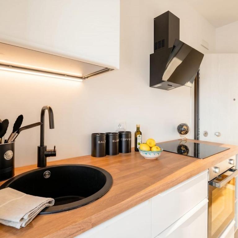 Dimora Venera-Modern Comfort with Private Parking - Appartamento Loft con 1 Camera da Letto e Balcone - 15