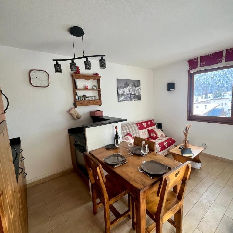 Appartement avec piscine - Vue montagne - 4 voyageurs - Appartement 2 Chambres - 1