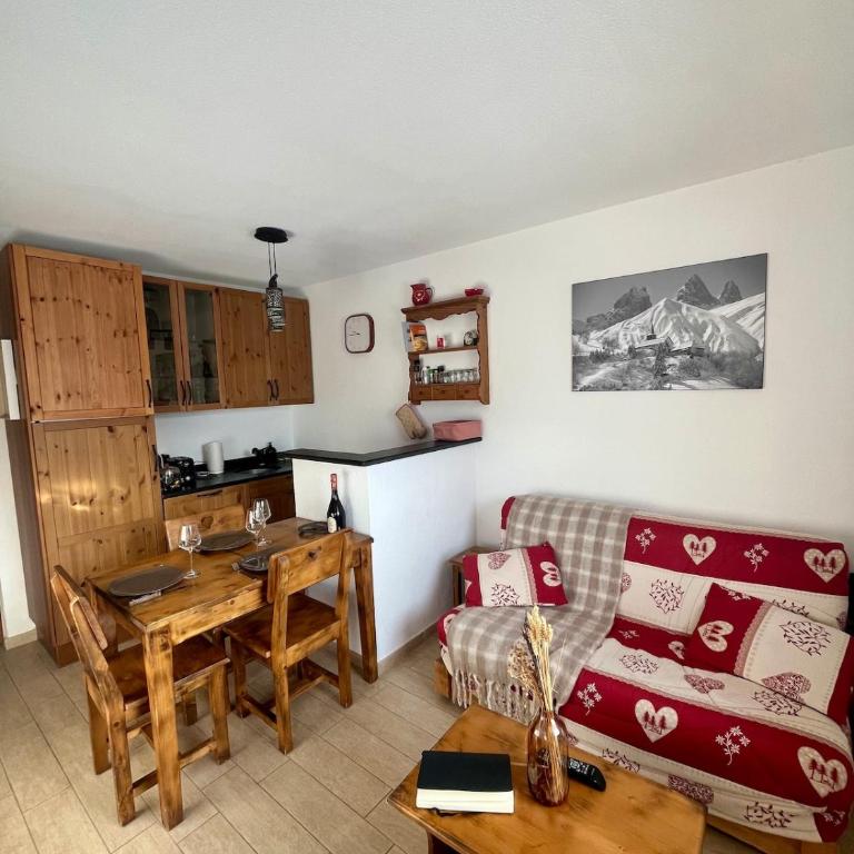 Appartement avec piscine - Vue montagne - 4 voyageurs - Appartement 2 Chambres - 7