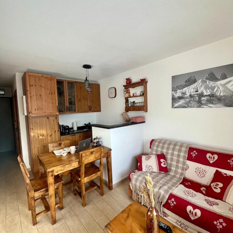 Appartement avec piscine - Vue montagne - 4 voyageurs - Appartement 2 Chambres - 8