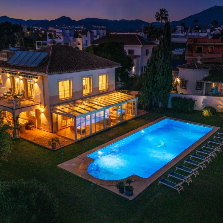 VACATION MARBELLA I Villa Bosquecito, Giant Private Heated Pool, Walk to the Beach, 6 BDR, Spacious Villa, BBQ, Alarm System, Ample Garden - Villa Superior - 1