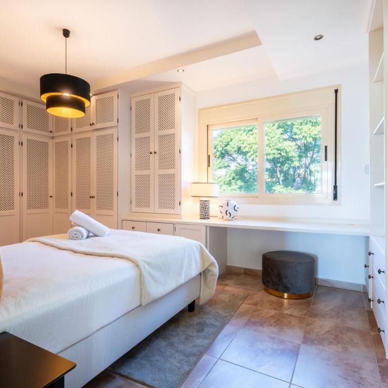 VACATION MARBELLA I Villa Bosquecito, Giant Private Heated Pool, Walk to the Beach, 6 BDR, Spacious Villa, BBQ, Alarm System, Ample Garden - Villa Superior - 24