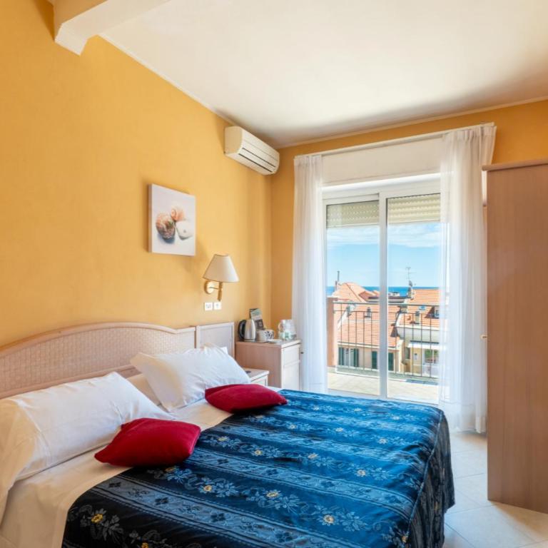 HOTIDAY Room Collection - Alassio Centro - Camera Matrimoniale Superior - 2