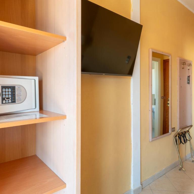 HOTIDAY Room Collection - Alassio Centro - Camera Matrimoniale Superior - 5