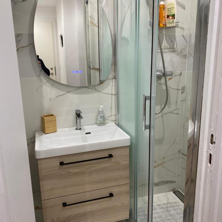 Plage et Salsa, Nice Promenade des anglais, parking gratuit - Appartement 1 Chambre - 2