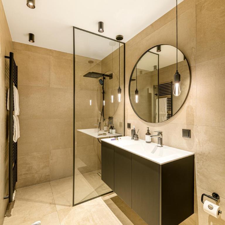 Residenz Boutique Suites - Waterfall-View Penthouse Suite - 10