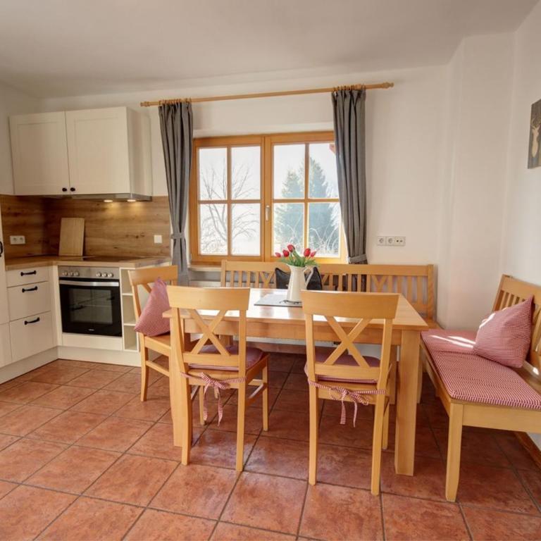 Ferienwohnungen Waldherr (Adlgasser Wirtsfamilie) - Chiemgau Karte - Apartment mit 3 Schlafzimmern und Balkon - 1