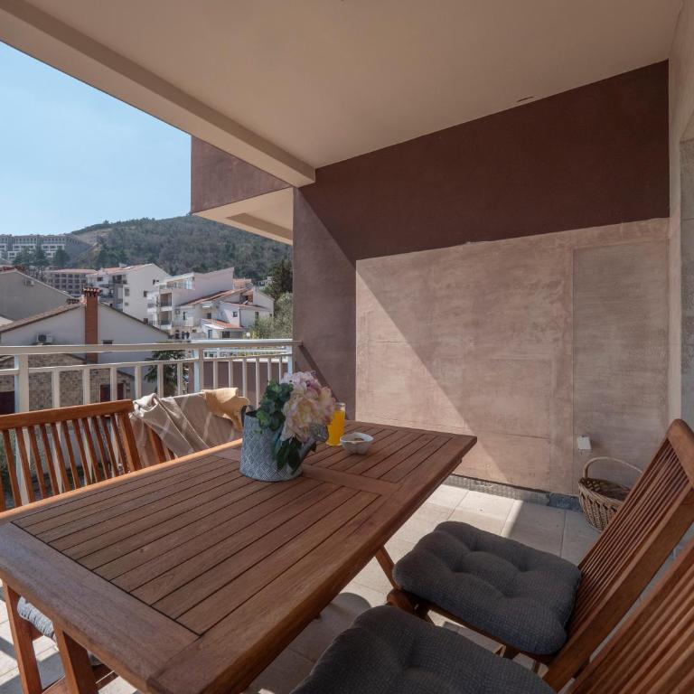 Hotel Perseus Budva - Apartman sa 2 Spavaće Sobe i Pogledom na Grad - 2