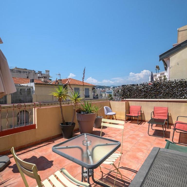 Bright & Cosy Studio w Terrace AC - One-Bedroom Apartment - 6