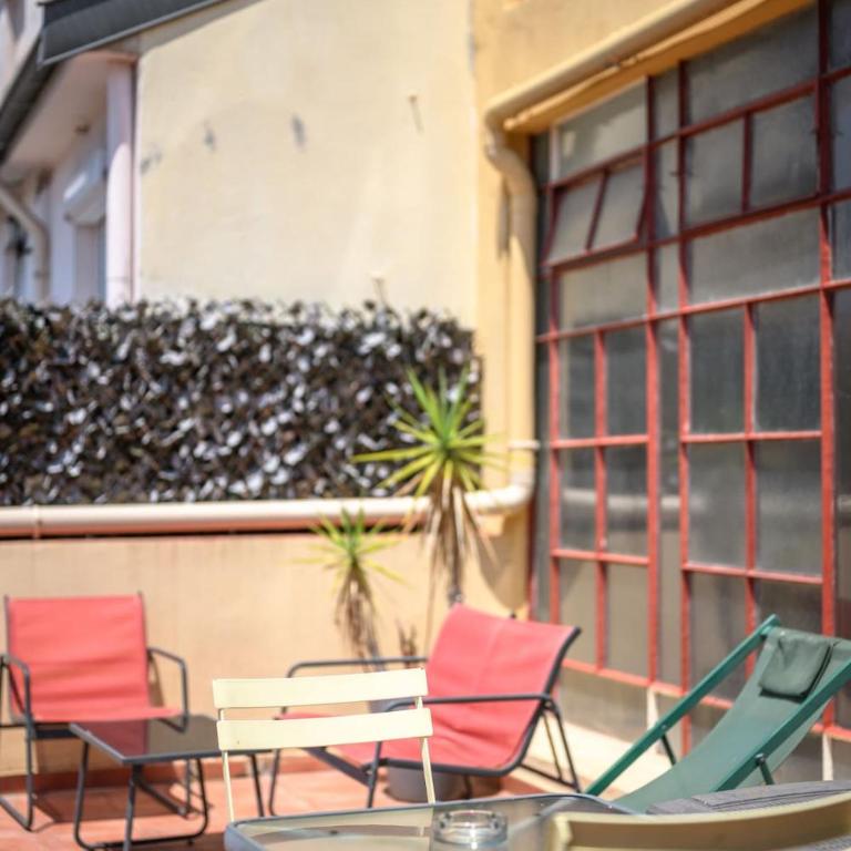 Bright & Cosy Studio w Terrace AC - One-Bedroom Apartment - 14