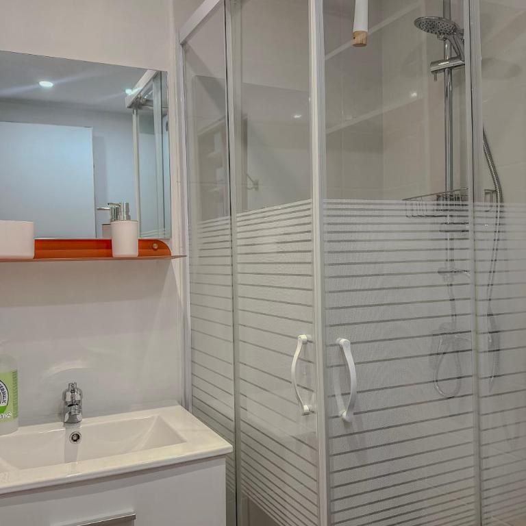 L'Amiral - Gare de Grenoble - Two-Bedroom Apartment - 9
