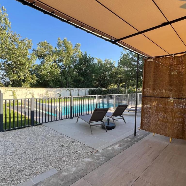 Les Mazets de Provence - Zimmer mit Kingsize-Bett und Gartenblick. - 4