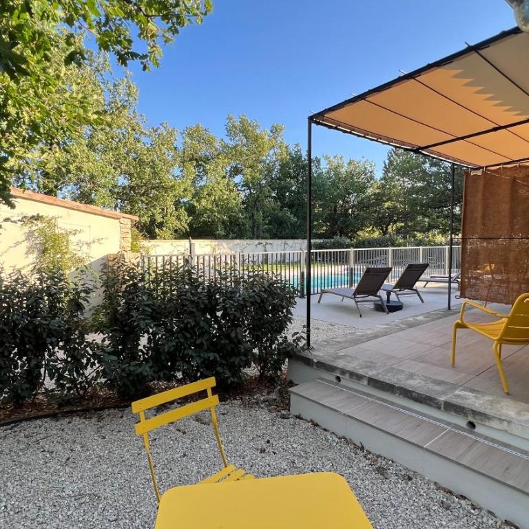 Les Mazets de Provence - Zimmer mit Kingsize-Bett und Gartenblick. - 6