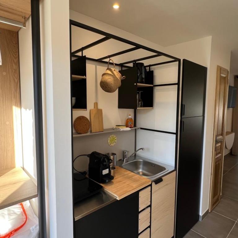 Les Mazets de Provence - Zimmer mit Kingsize-Bett und Gartenblick. - 16
