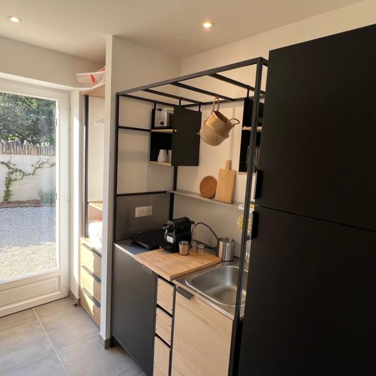 Les Mazets de Provence - Zimmer mit Kingsize-Bett und Gartenblick. - 17