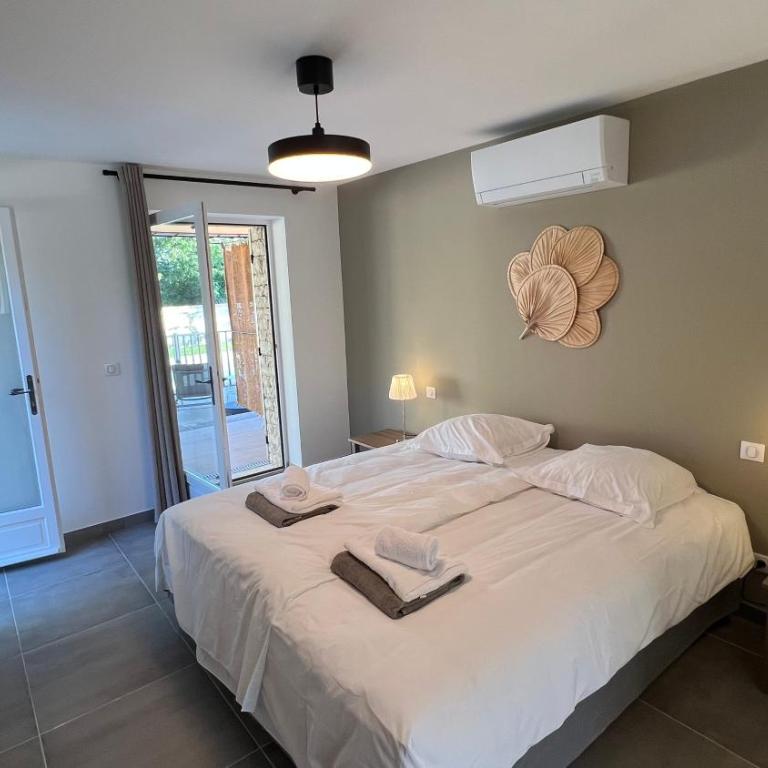 Les Mazets de Provence - Zimmer mit Kingsize-Bett und Gartenblick. - 18