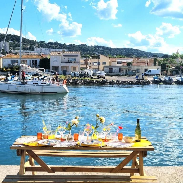 LE BARREUR Maison Authentique Sètoise La pointe Courte, Bord de Mer, Climatisée, Parking gratuit proximité - Maison de Vacances - 1