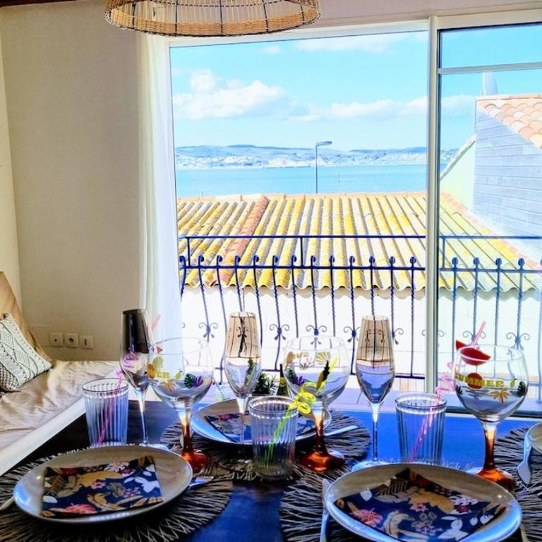 LE BARREUR Maison Authentique Sètoise La pointe Courte, Bord de Mer, Climatisée, Parking gratuit proximité - Maison de Vacances - 2