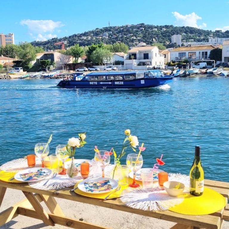 LE BARREUR Maison Authentique Sètoise La pointe Courte, Bord de Mer, Climatisée, Parking gratuit proximité - Maison de Vacances - 8