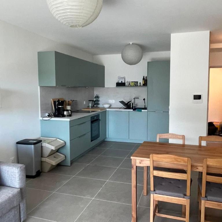 Appartement avec balcon wifi et garage à Briançon - Appartement - 4