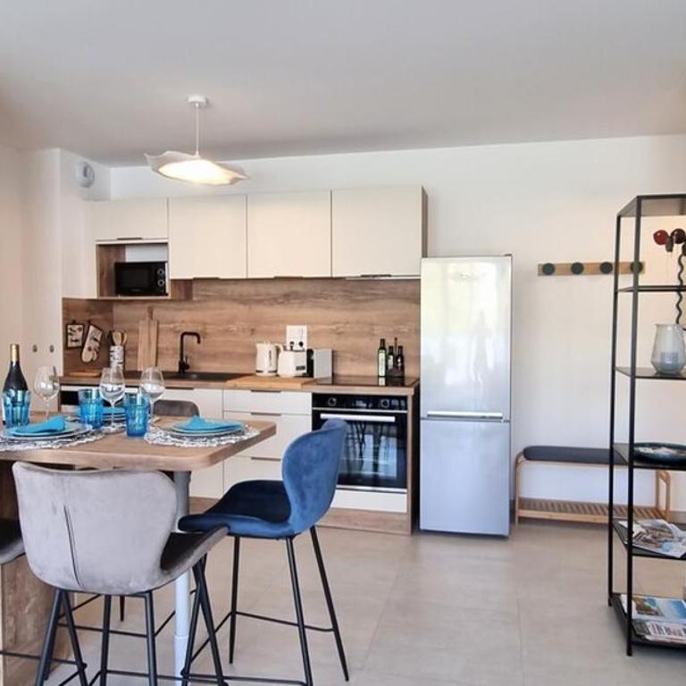 LE SEGRETO, Appt Neuf dans résidence de Standing, Superbe Déco, Centre, 2 Parkings Privés, Climatisation - Apartment - 3