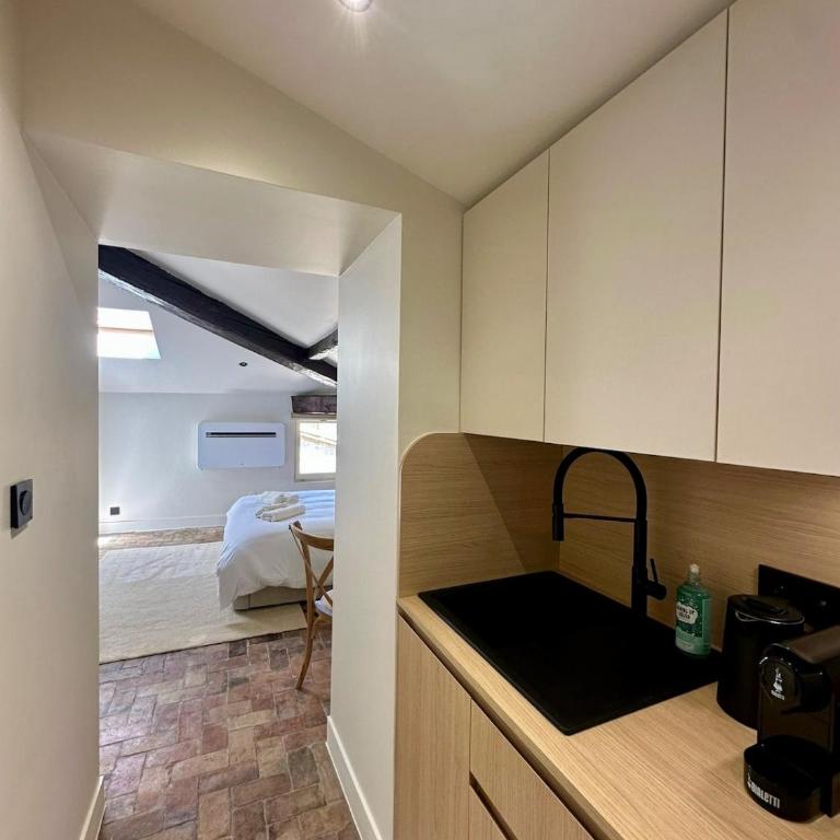 Cocon de charme rénové au pied du Palais des Papes - Apartment mit 1 Schlafzimmer - 16