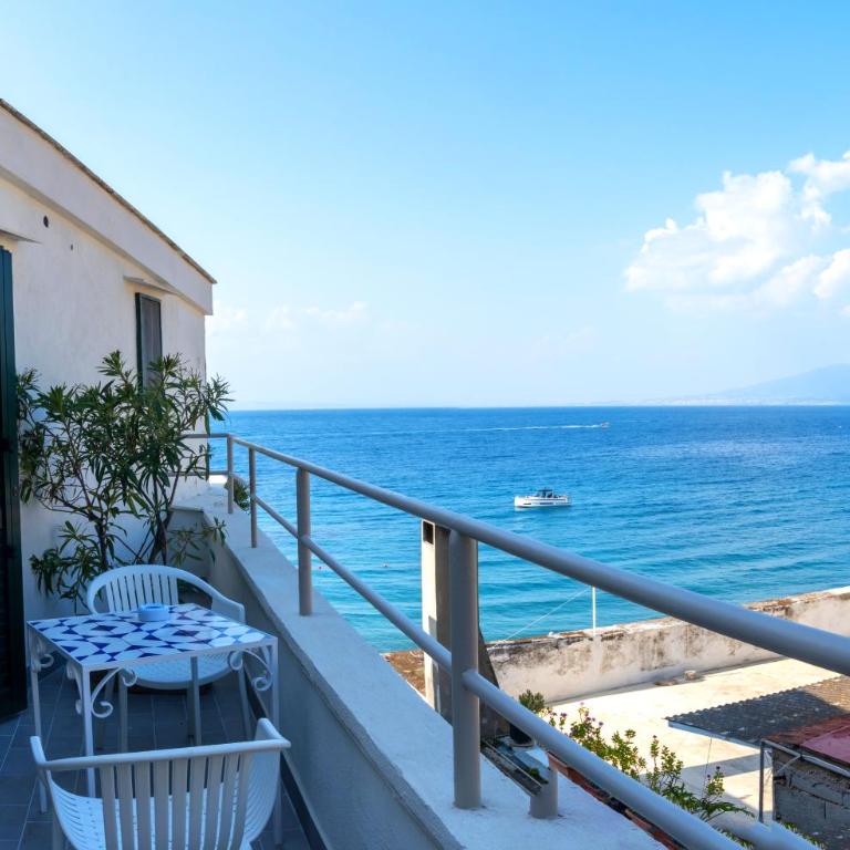 Hotel Baia Di Puolo - Camera Matrimoniale/Doppia con Letti Singoli con Vista Mare Parziale - 3