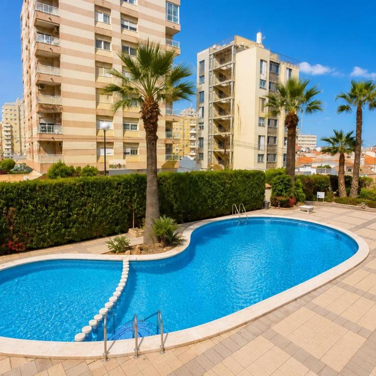 London Pool - One-Bedroom Apartment - 3