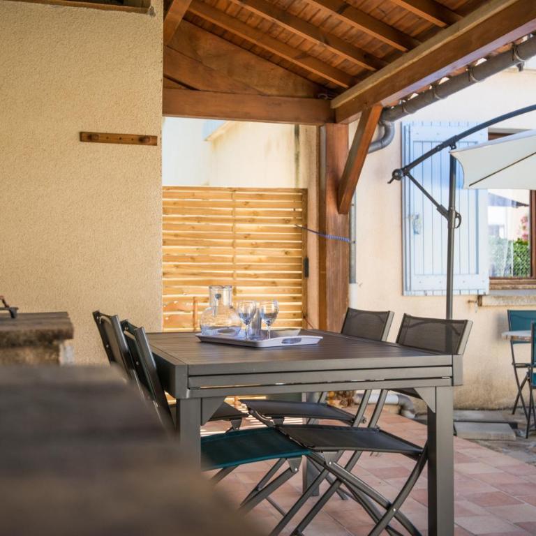 Maison de louis piscine terrasse, jardin, parking wifi - Maison de Ville 3 Chambres - 25