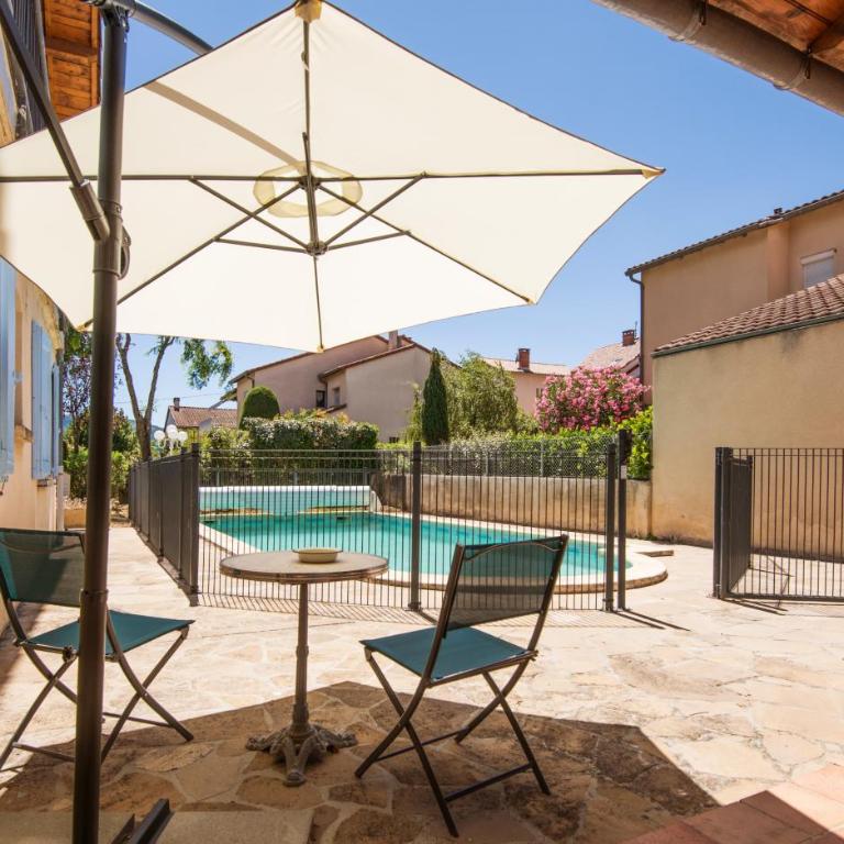 Maison de louis piscine terrasse, jardin, parking wifi - Maison de Ville 3 Chambres - 29