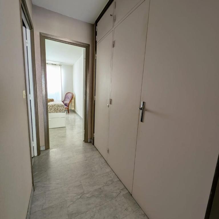 Port Central, Quiet & Spacious- AC, Parking, 4 prs - One-Bedroom Apartment - 15
