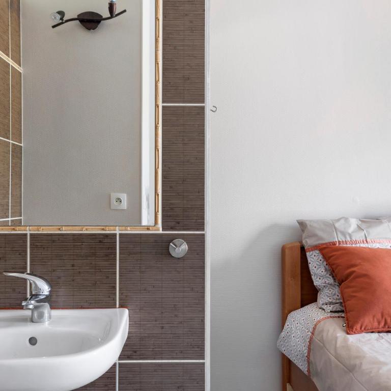 La Chambre Mancelle - Chambre Triple avec Douche - 5