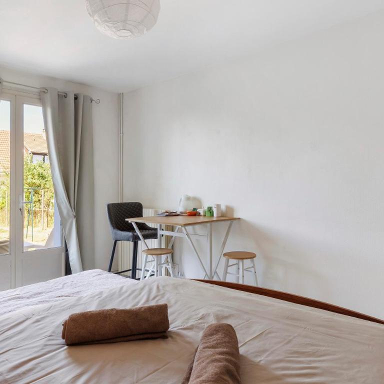 La Chambre Mancelle - Chambre Triple avec Douche - 6