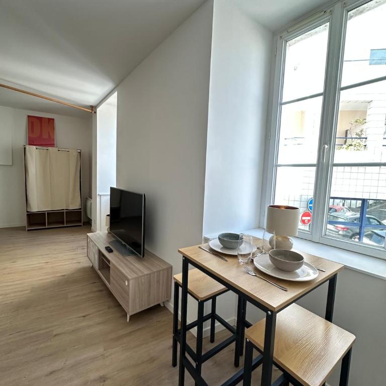 Halles - Two-Bedroom Apartment - 8