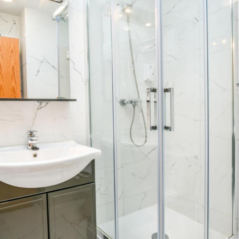 Logis Hotel & Restaurant Bergeret Sport - Chambre Triple Supérieure - 4