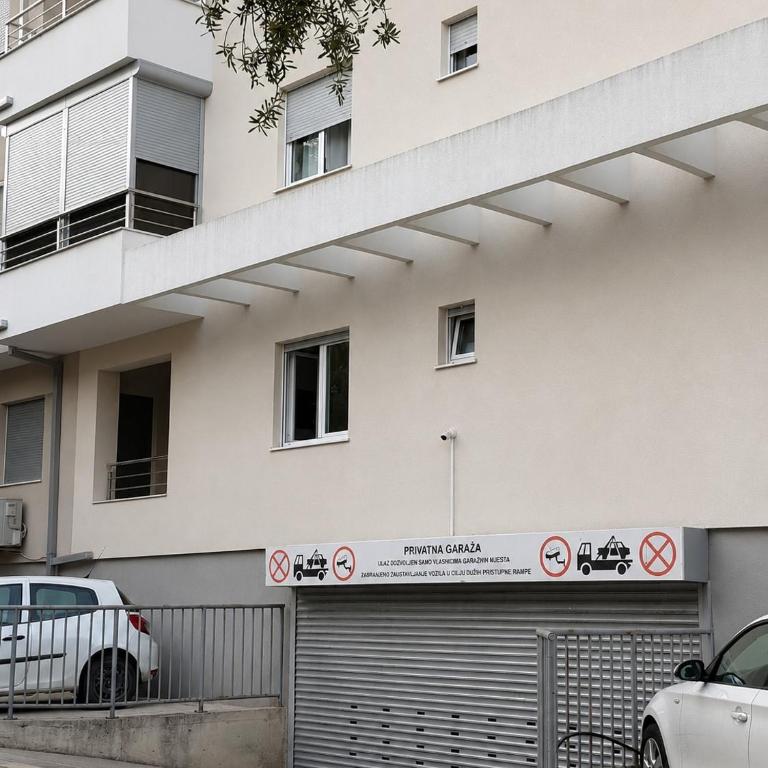 FIO Central Apartment With Garage - One-Bedroom Apartment - 23