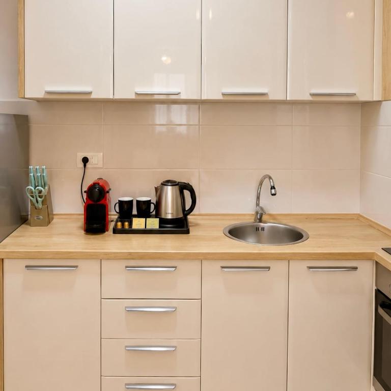 FIO Central Apartment With Garage - One-Bedroom Apartment - 14