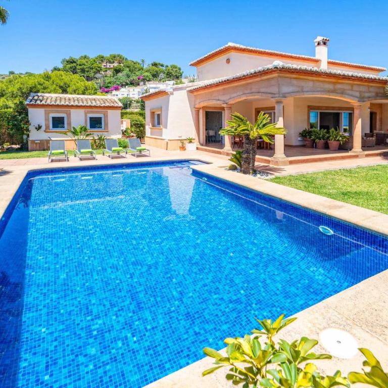 Villa Oliveres by Villa Plus - Villa - 1