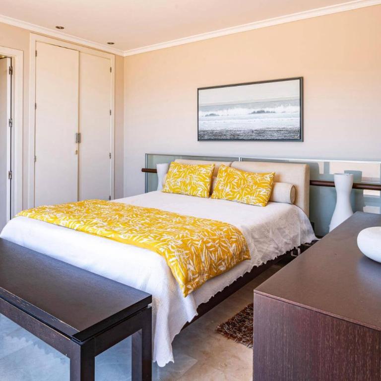 Villa Oliveres by Villa Plus - Villa - 9