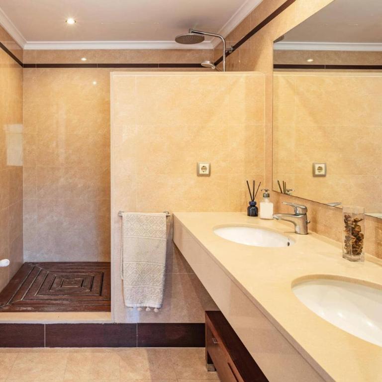 Villa Oliveres by Villa Plus - Villa - 11