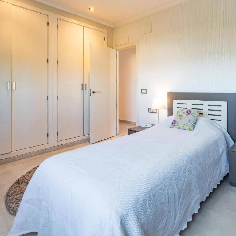 Villa Oliveres by Villa Plus - Villa - 18