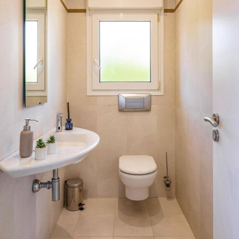 Villa Oliveres by Villa Plus - Villa - 22