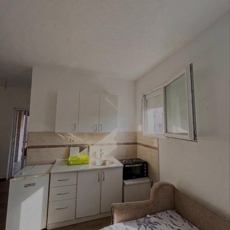 Apartmani Maslak, plaza Jaz, Budva - Familienzimmer mit Bad - 6
