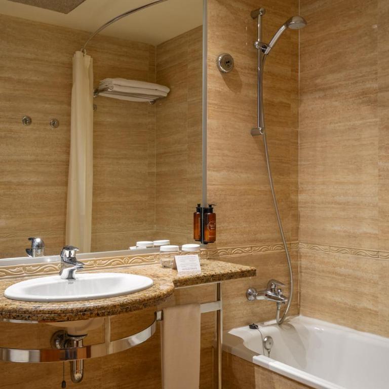 Hotel Delfín 4 Sup - Habitación Doble Confort - 1 o 2 camas - 5