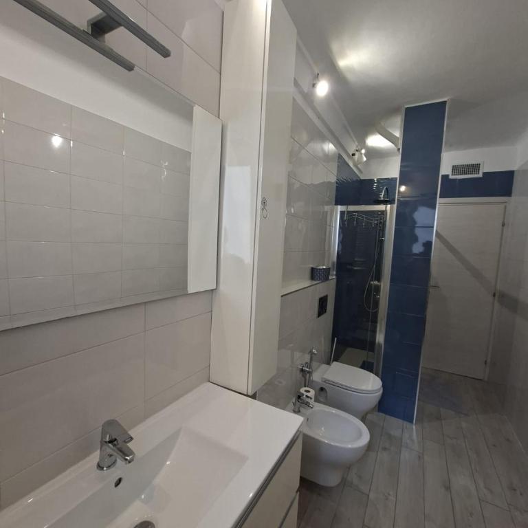 Grand F2 60mq centre Antibes, proche plages, commerces, 2 balcons, parking, train, bus, deco vintage, pet friendly - Appartement avec Balcon - 37