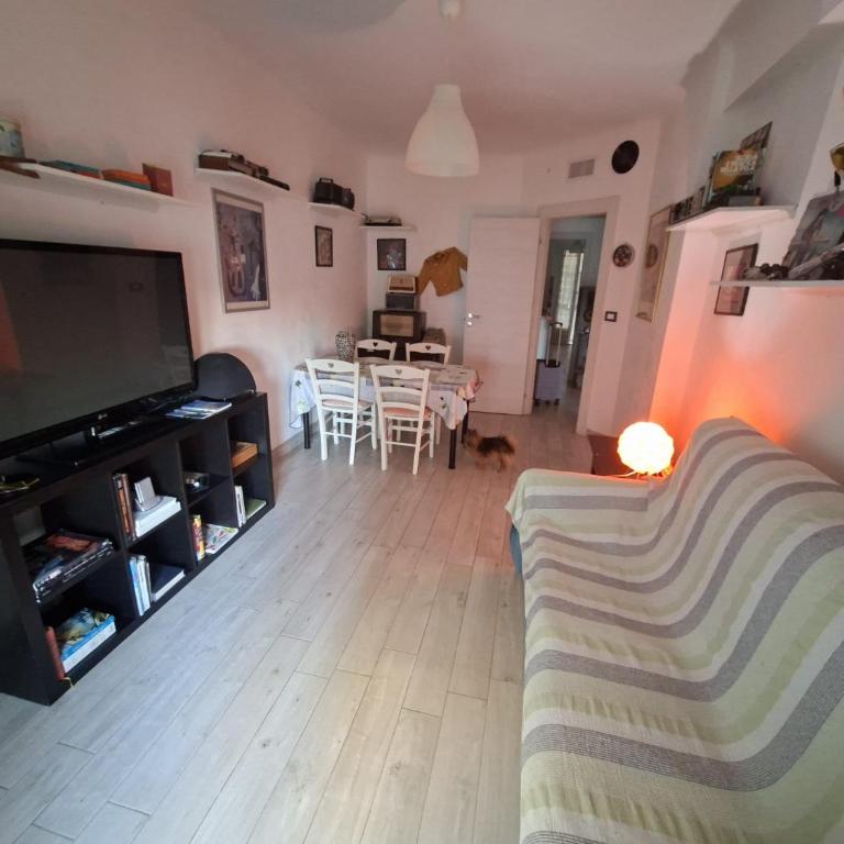 Grand F2 60mq centre Antibes, proche plages, commerces, 2 balcons, parking, train, bus, deco vintage, pet friendly - Appartement avec Balcon - 44