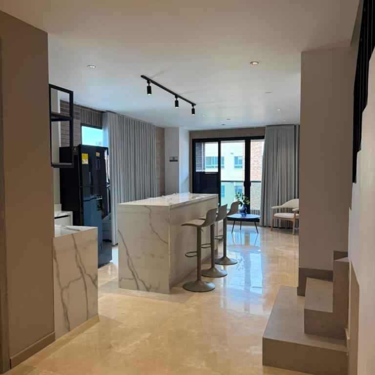 Apartasuites Shanty - Family Room with Balcony - 2