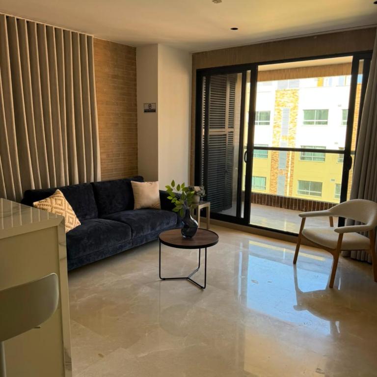 Apartasuites Shanty - Family Room with Balcony - 3
