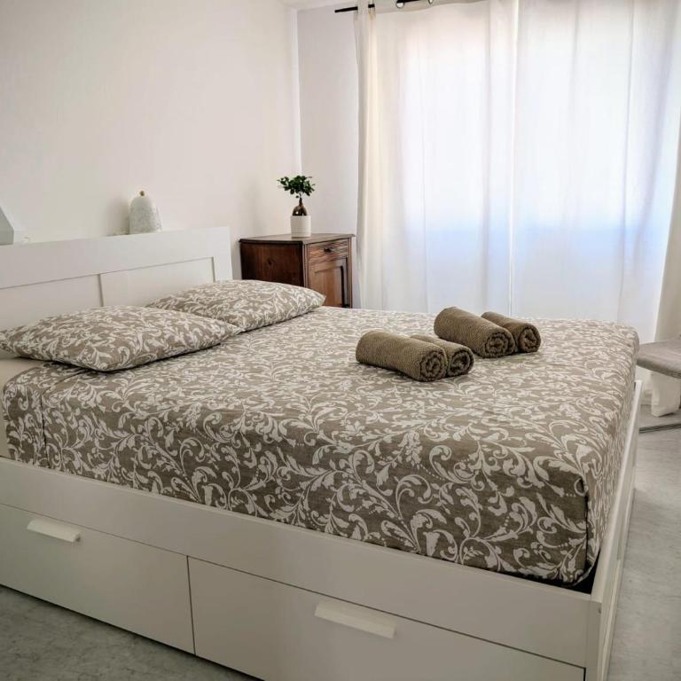 Port Central, Quiet & Spacious- AC, Parking, 4 prs - One-Bedroom Apartment - 18